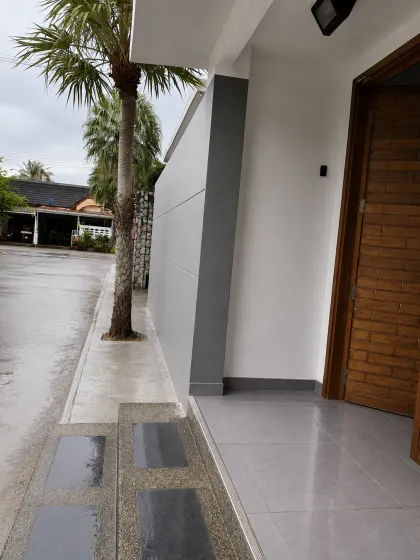 查龙328平方米泳池别墅 | 85,000泰铢/月