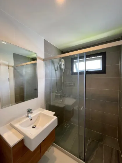 Maison à louer Supalai Lake Ville Koh Kaew, 4 chambres 3 salles de bain