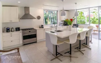 Spacious 5-Bedroom Villa with Pool in Bang Tao