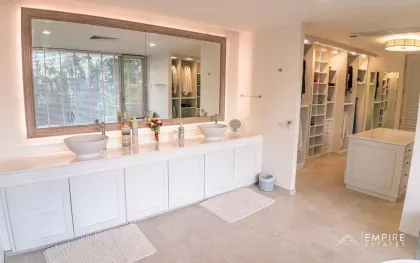 Spacious 5-Bedroom Villa with Pool in Bang Tao