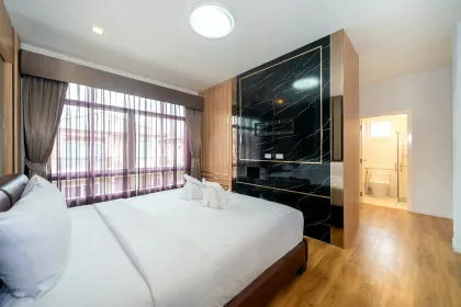 Mana Kathu Lake 4-Bedroom Villa with 3 Bathrooms for Rent