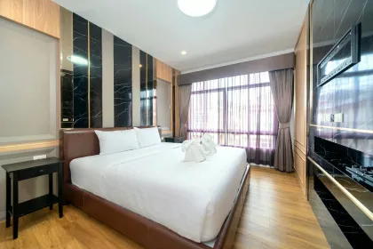 Mana Kathu Lake 4-Bedroom Villa with 3 Bathrooms for Rent