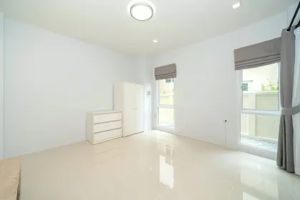 Mana Kathu Lake 4-Bedroom Villa with 3 Bathrooms for Rent