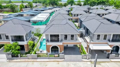 Villa de 4 dormitorios con piscina en alquiler en Crown Estate Koh Kaew
