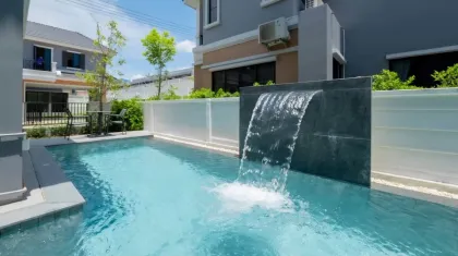 Villa de 4 dormitorios con piscina en alquiler en Crown Estate Koh Kaew