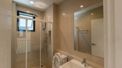 Villa de 4 dormitorios con piscina en alquiler en Crown Estate Koh Kaew