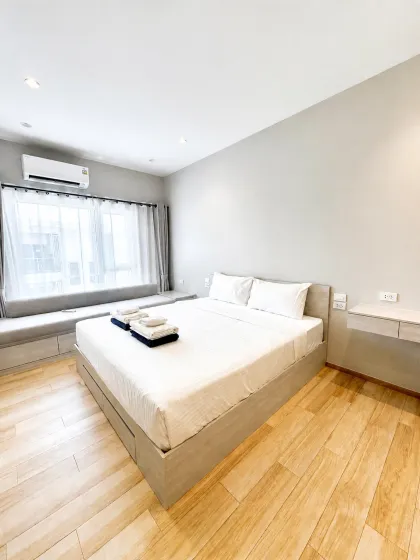 The Title Serenity B707 — 1-Zimmer-Wohnung mit Poolblick
