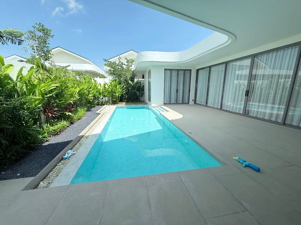 Manor Bang Jo: 4-Bedroom, 5-Bathroom Villa for Rent