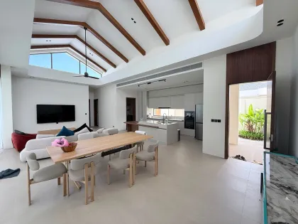 Manor Bang Jo: 4-Bedroom, 5-Bathroom Villa for Rent