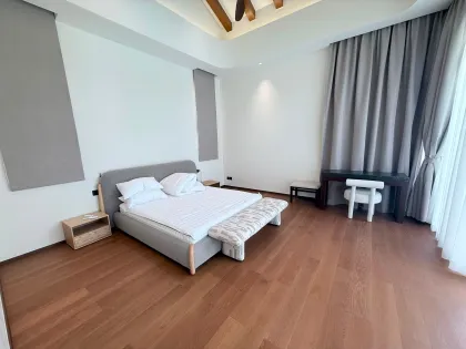 Manor Bang Jo: 4-Bedroom, 5-Bathroom Villa for Rent