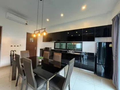 Villa con piscina de 2 habitaciones en Nai Harn para alquiler