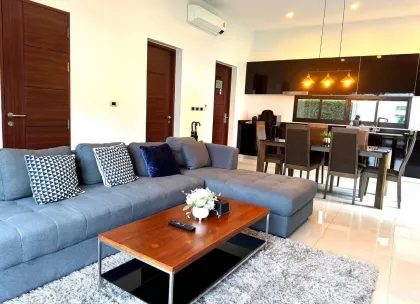 Villa con piscina de 2 habitaciones en Nai Harn para alquiler