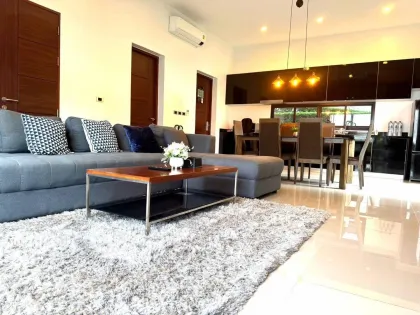 Villa con piscina de 2 habitaciones en Nai Harn para alquiler