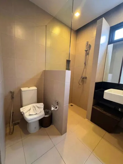 Villa con piscina de 2 habitaciones en Nai Harn para alquiler