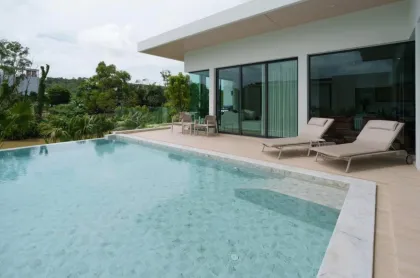 Casa Signature Luxusvilla mit 3 Schlafzimmern, Pool und Seeblick
