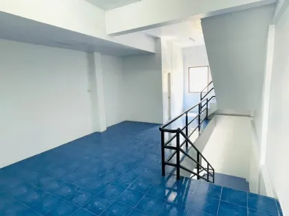 Bâtiment Commercial 3 Chambres 2 Salles de Bain à Louer Près de l'Hôpital Bangkok Phuket