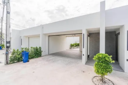 3-Bedroom 3-Bathroom Pool Villa for Rent in Si Sunthon, Thalang