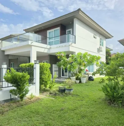 Spacious Fully Furnished 3-Bed 3-Bath Villa for Rent in Inizio Village, Koh Kaew