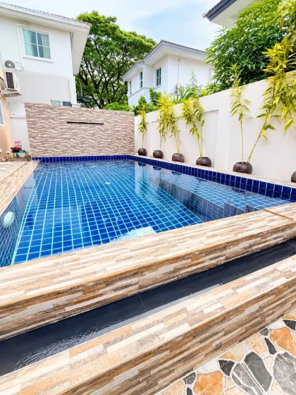 Villa confortable de 3 chambres avec piscine à Land & House Park, Chalong