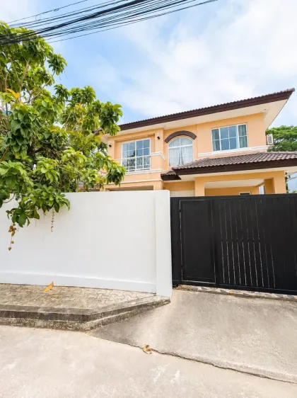 Villa confortable de 3 chambres avec piscine à Land & House Park, Chalong