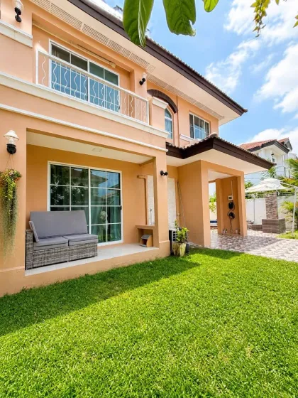 Villa confortable de 3 chambres avec piscine à Land & House Park, Chalong
