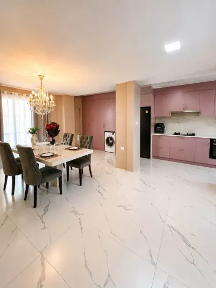 Villa confortable de 3 chambres avec piscine à Land & House Park, Chalong