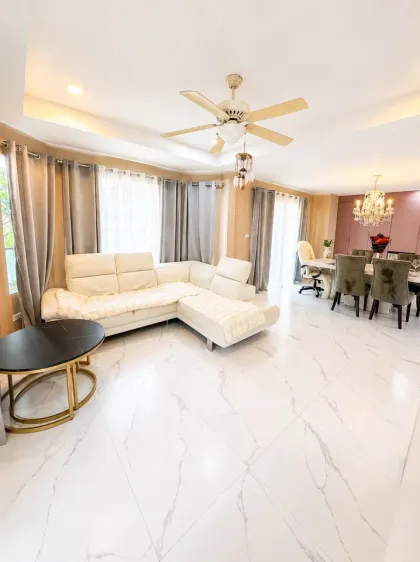 Villa confortable de 3 chambres avec piscine à Land & House Park, Chalong