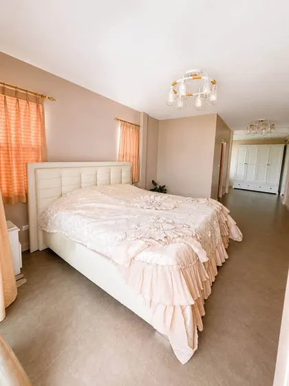 Villa confortable de 3 chambres avec piscine à Land & House Park, Chalong