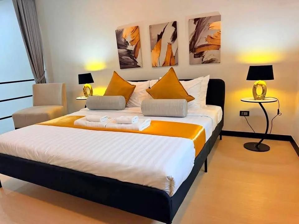 2 Beds 1 Bath Modern Duplex Loft Townhouse for Rent