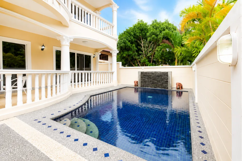 Penthouse et appartement au rez-de-chaussée 160 m² à louer à Rawai