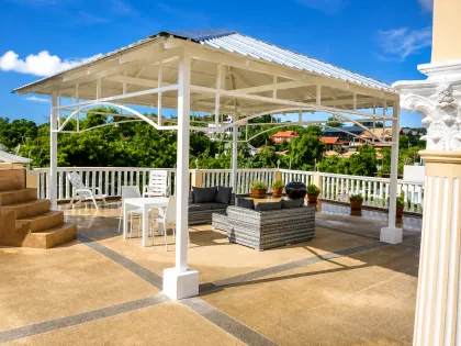 Penthouse y apartamento planta baja 160 m² en alquiler en Rawai