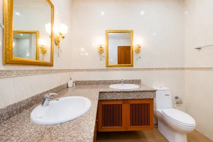 Penthouse y apartamento planta baja 160 m² en alquiler en Rawai