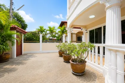 Penthouse y apartamento planta baja 160 m² en alquiler en Rawai