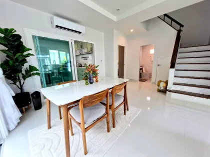 ซูปาลัย ปาล์ม สปริงส์ บ้านพัก 4 ห้องนอน 3 ห้องน้ำ