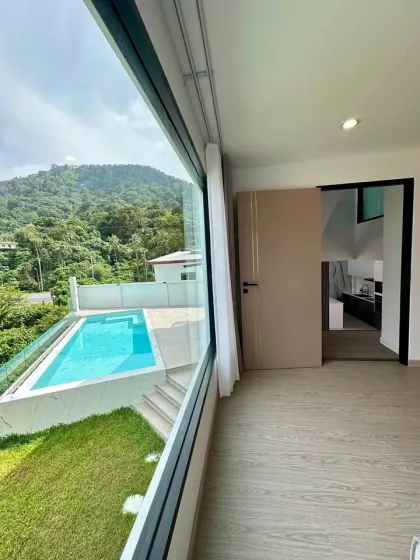 วิลล่าส่วนตัวสระว่ายน้ำทันสมัยในย่านป่าตองที่เงียบสงบ