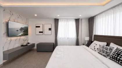 วิลล่าส่วนตัวสระว่ายน้ำทันสมัยในย่านป่าตองที่เงียบสงบ