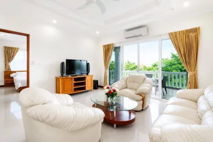 Appartement Penthouse & Rez-de-Chaussée 160 m² à Louer à Rawai, Phuket