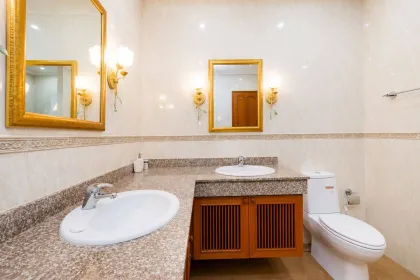 Appartement Penthouse & Rez-de-Chaussée 160 m² à Louer à Rawai, Phuket