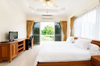 Appartement Penthouse & Rez-de-Chaussée 160 m² à Louer à Rawai, Phuket