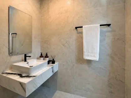 Moderne Poolvilla in ruhiger Lage von Patong zu vermieten