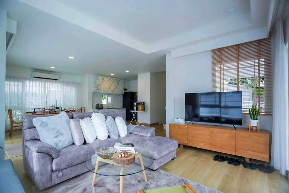 Spacious 3-Bedroom Villa with Private Pool for Rent in Land and House Park