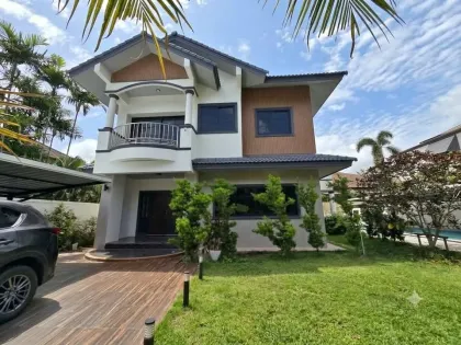 Villa con piscina de 5 dormitorios en alquiler en Chalong cerca de BCIS