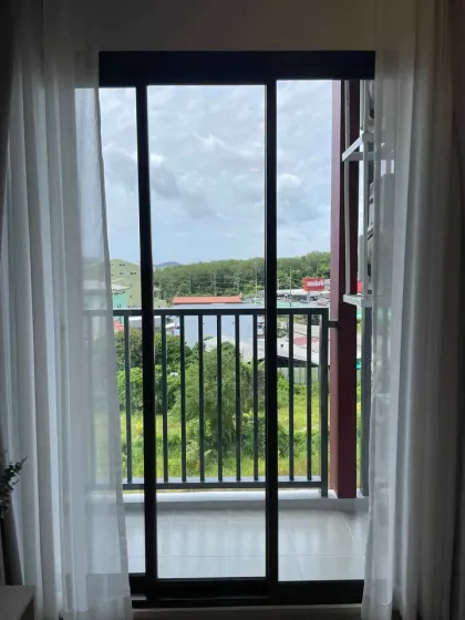 Угловой 2-комнатный кондо с видом на бассейн в The Base Bukit Phuket
