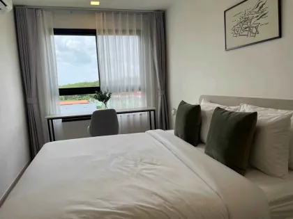 Угловой 2-комнатный кондо с видом на бассейн в The Base Bukit Phuket