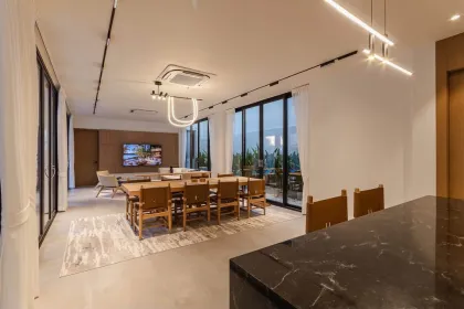 Luxuriöse, brandneue 4-Schlafzimmer-Poolvilla zur Miete in Cherng Talay