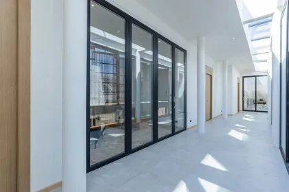 Luxuriöse, brandneue 4-Schlafzimmer-Poolvilla zur Miete in Cherng Talay