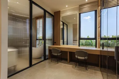 Luxuriöse, brandneue 4-Schlafzimmer-Poolvilla zur Miete in Cherng Talay