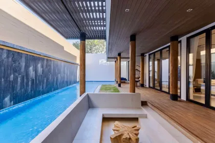 Luxuriöse, brandneue 4-Schlafzimmer-Poolvilla zur Miete in Cherng Talay