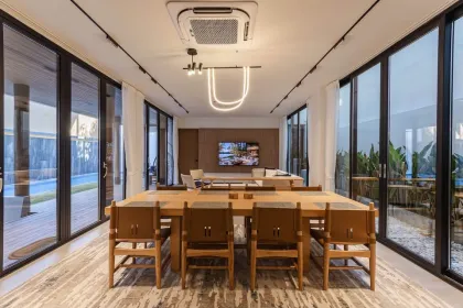 Luxuriöse, brandneue 4-Schlafzimmer-Poolvilla zur Miete in Cherng Talay