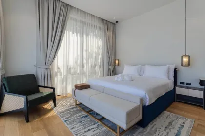 Luxuriöse, brandneue 4-Schlafzimmer-Poolvilla zur Miete in Cherng Talay